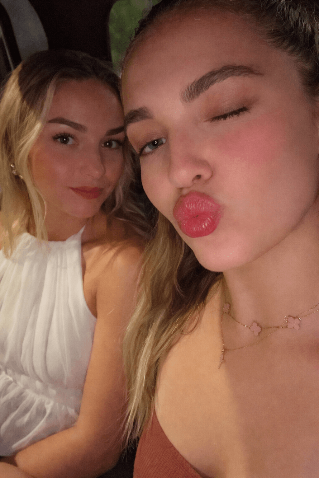 Photo de Charlotte & Danaé, amies proches de Janisse